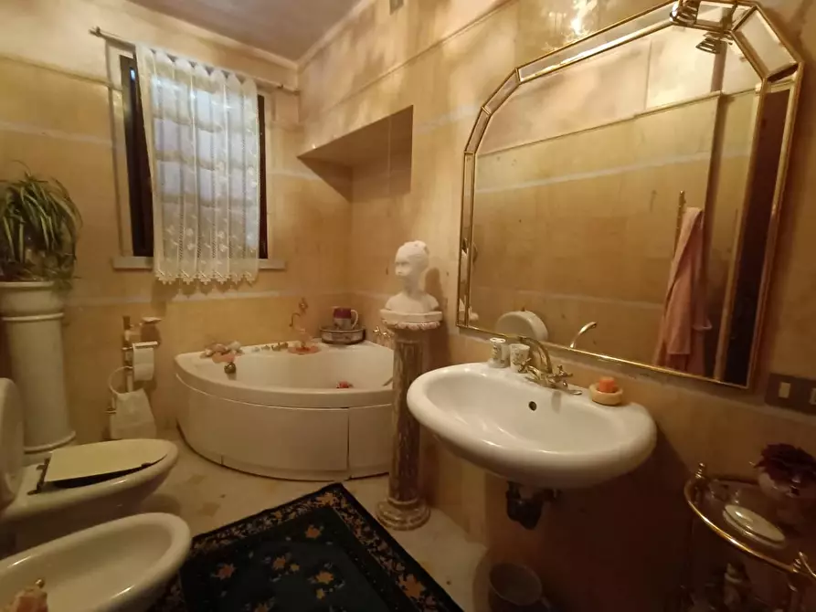 Immagine 12 di Casa bifamiliare in vendita  a Carrara