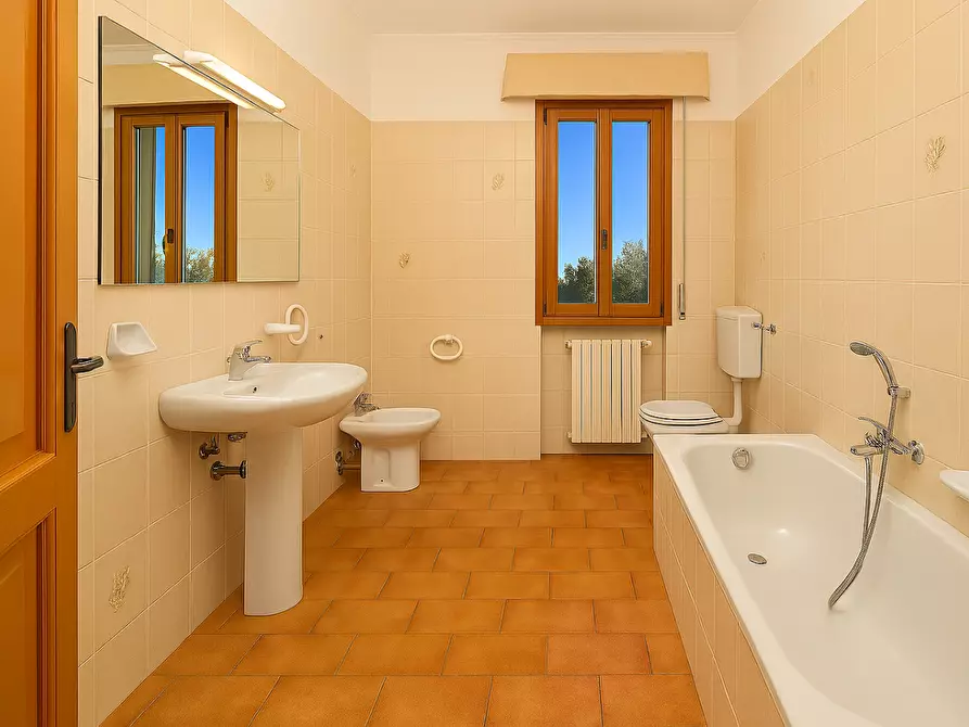 Immagine 12 di Villa in vendita  a San Miniato