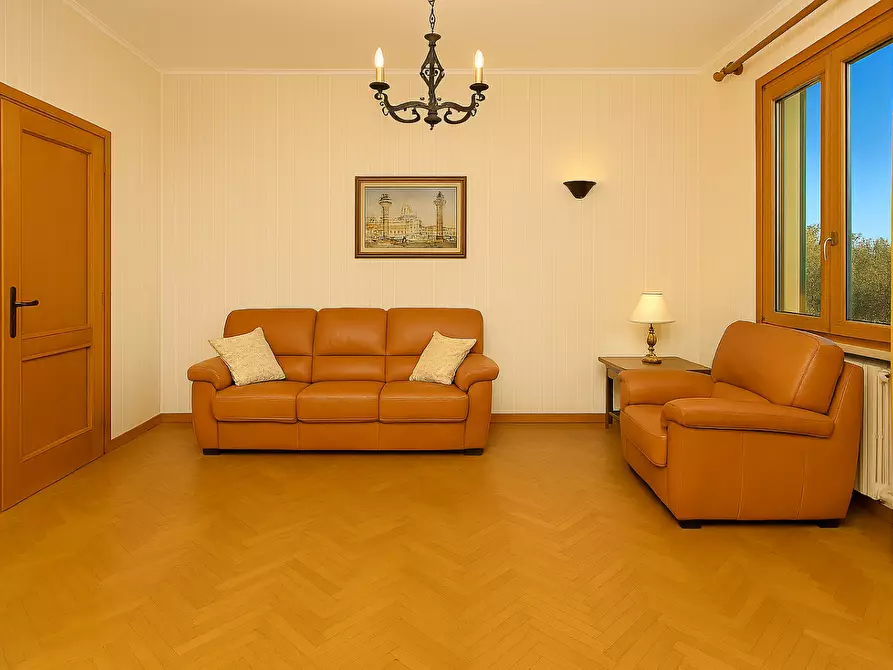 Immagine 11 di Villa in vendita  a San Miniato