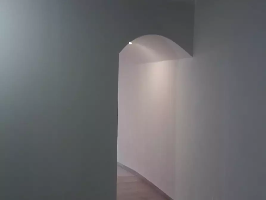 Immagine 3 di Locale commerciale in vendita  a Monteroni D'arbia