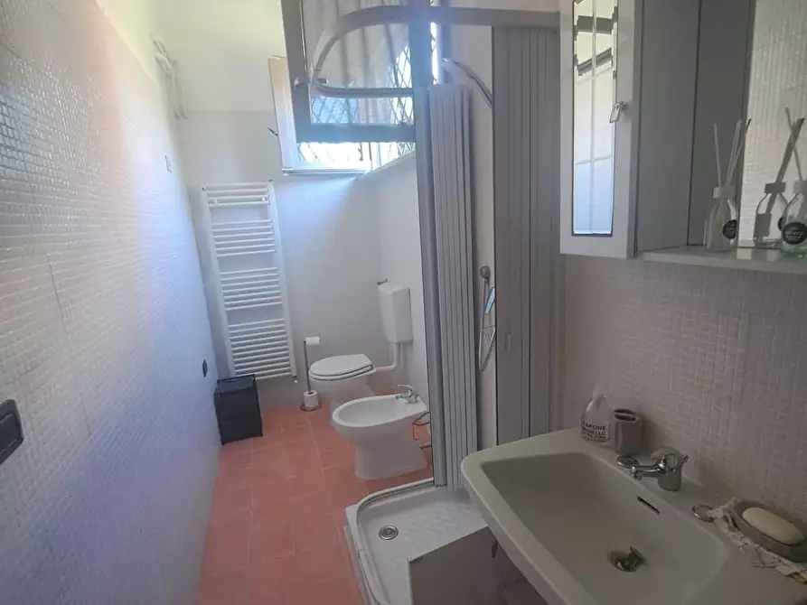 Immagine 9 di Appartamento in affitto  a Massa