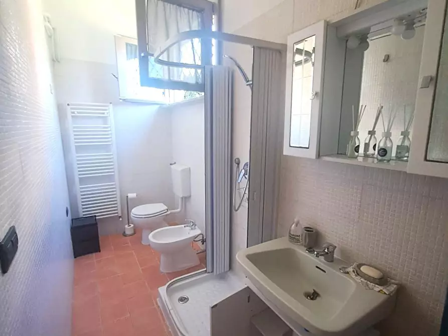 Immagine 8 di Appartamento in affitto  a Massa