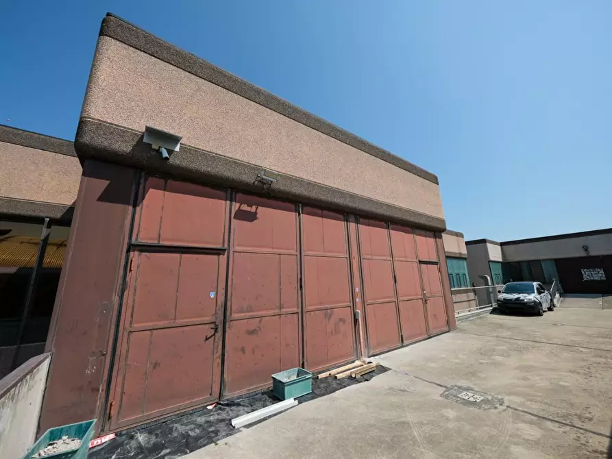 Immagine 4 di Laboratorio in vendita  a Bussero