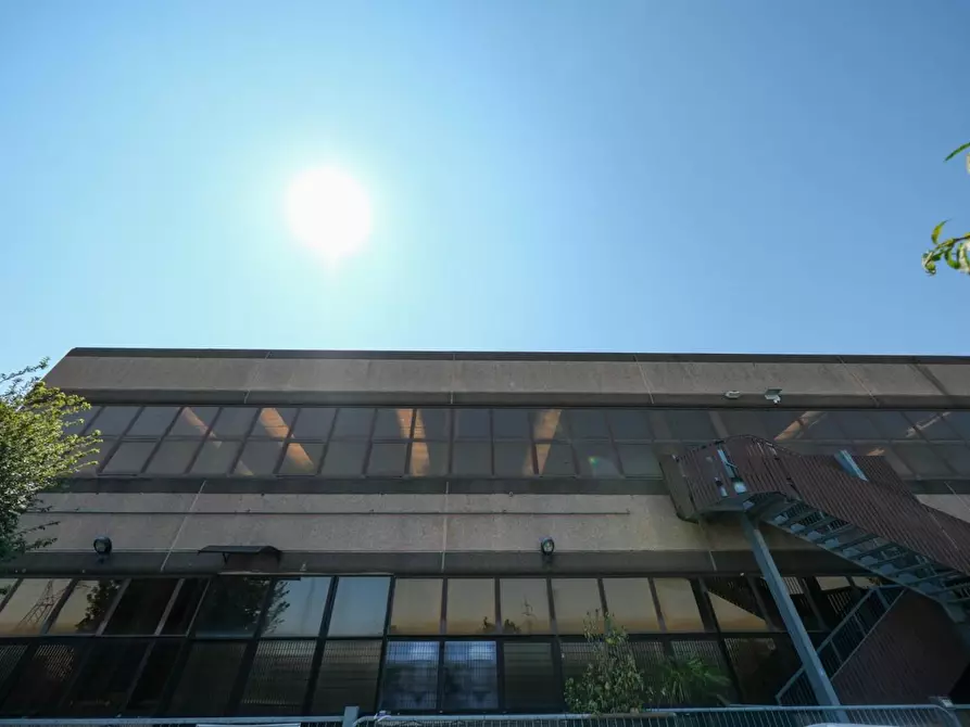 Immagine 1 di Laboratorio in vendita  a Bussero