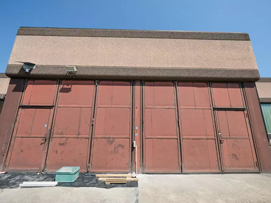 Immagine 3 di Laboratorio in vendita  a Bussero