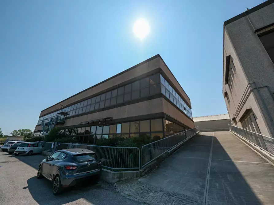 Immagine 1 di Laboratorio in vendita  a Bussero