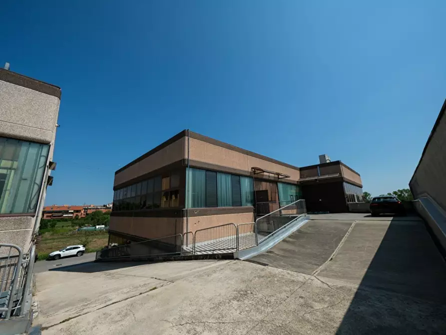 Immagine 2 di Laboratorio in vendita  a Bussero