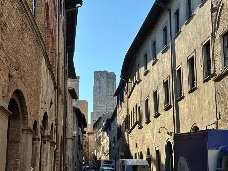 Immagine 17 di Appartamento in vendita  a San Gimignano