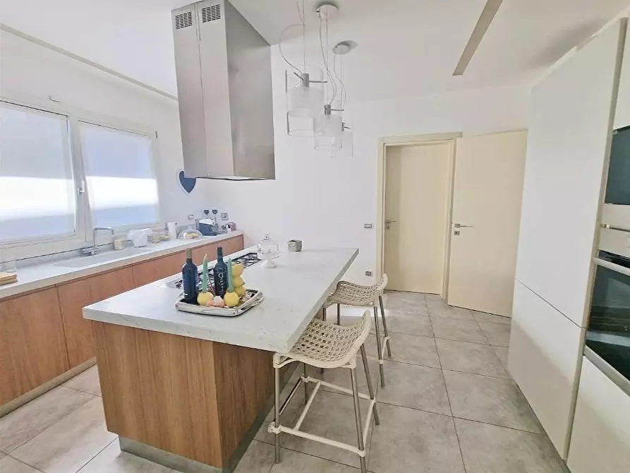 Immagine 6 di Villa in vendita  a Cascina