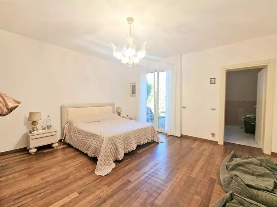 Immagine 8 di Villa in vendita  a Cascina