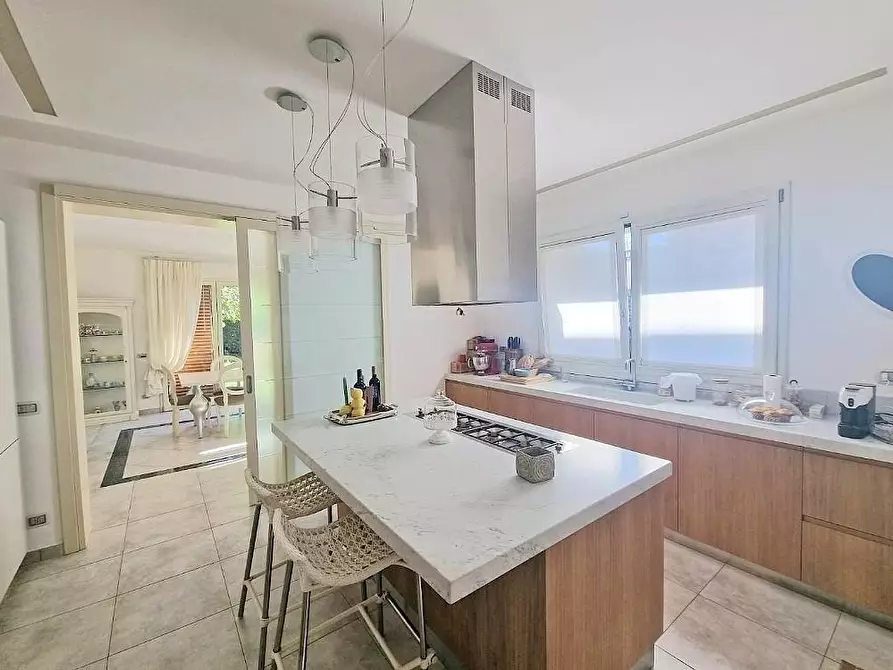 Immagine 7 di Villa in vendita  a Cascina