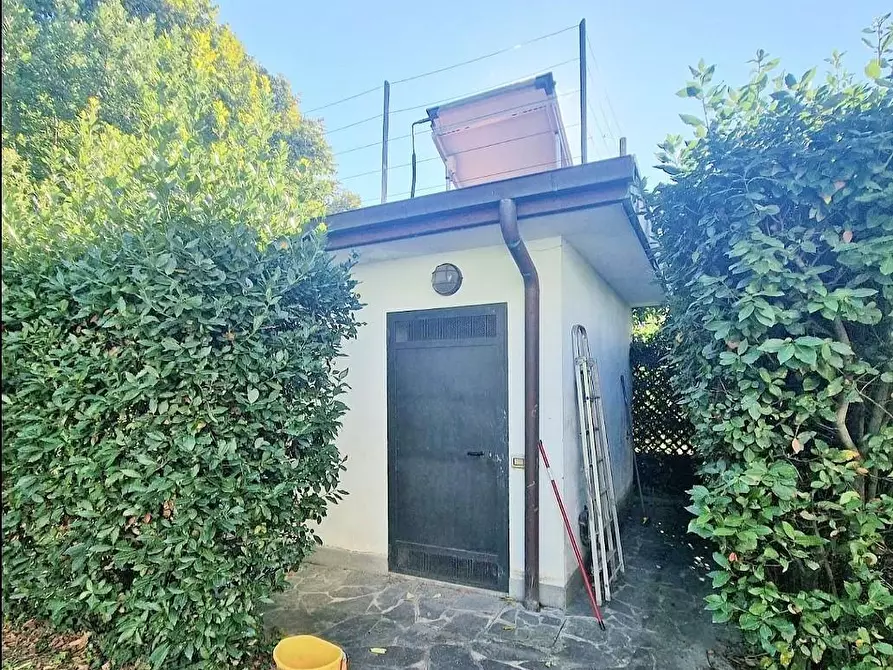 Immagine 13 di Villa in vendita  a Cascina