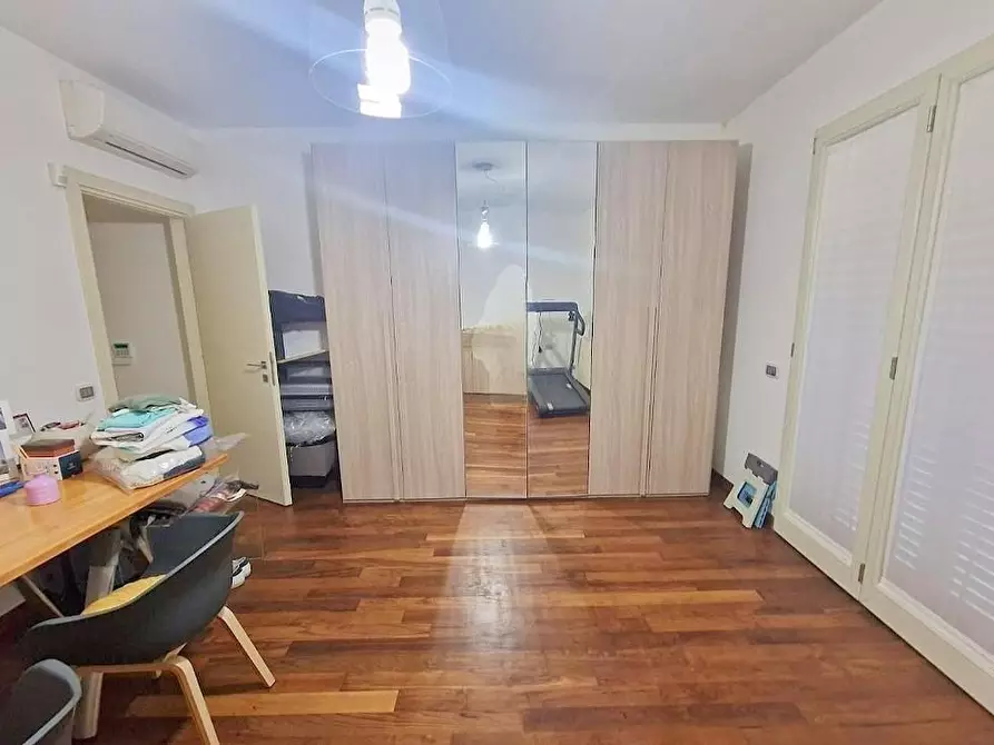 Immagine 9 di Villa in vendita  a Cascina