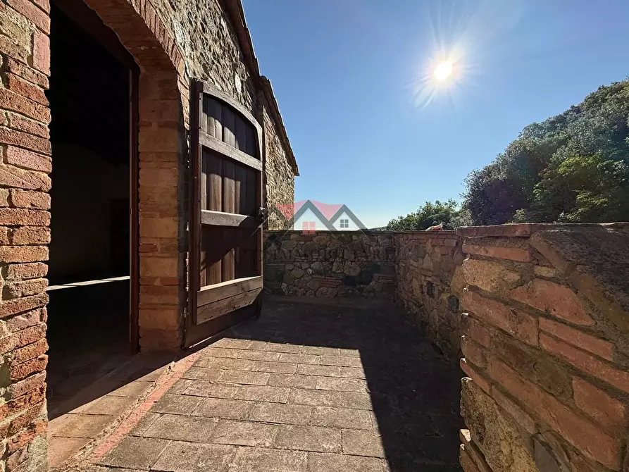 Immagine 9 di Casa colonica in vendita  a Pomarance