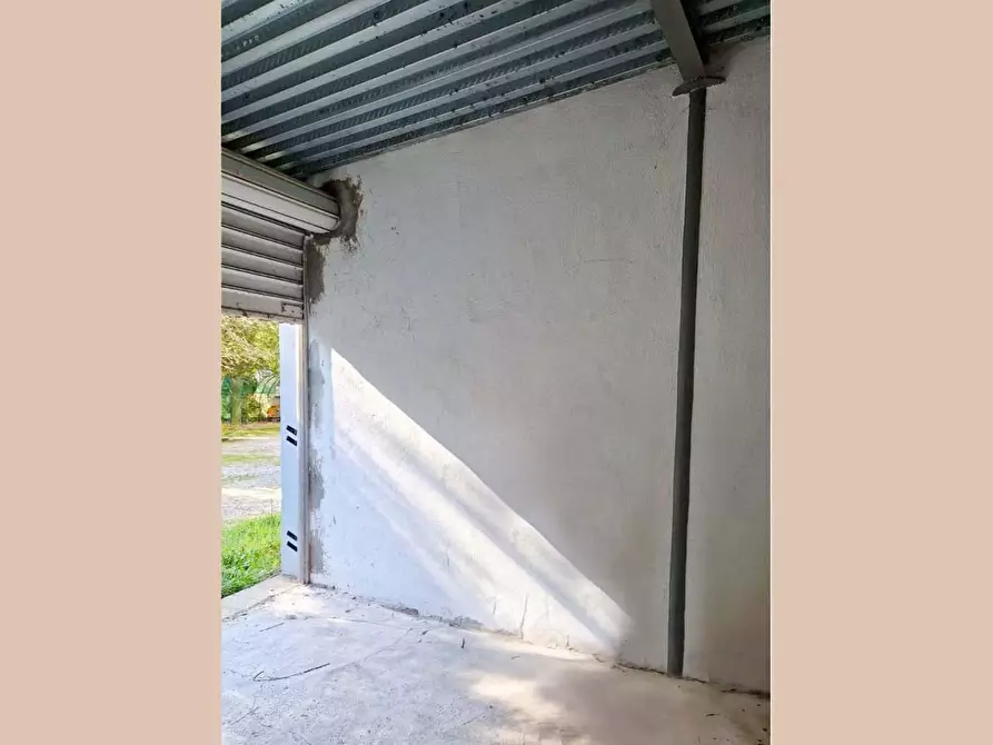 Immagine 5 di Garage in vendita  a Siena