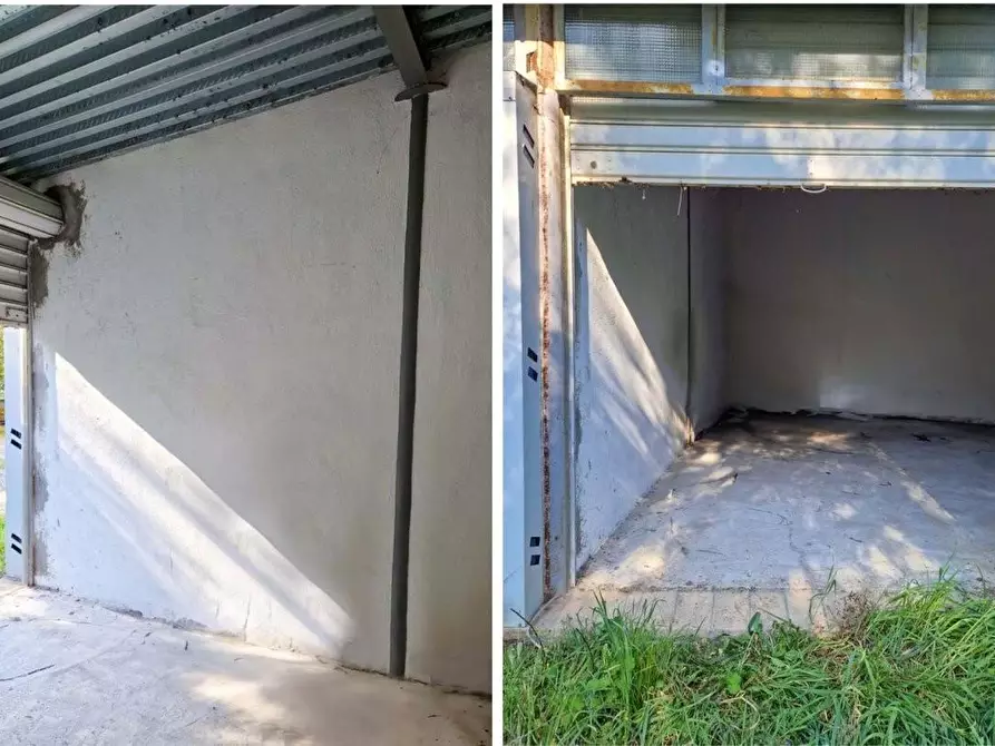 Immagine 4 di Garage in vendita  a Siena