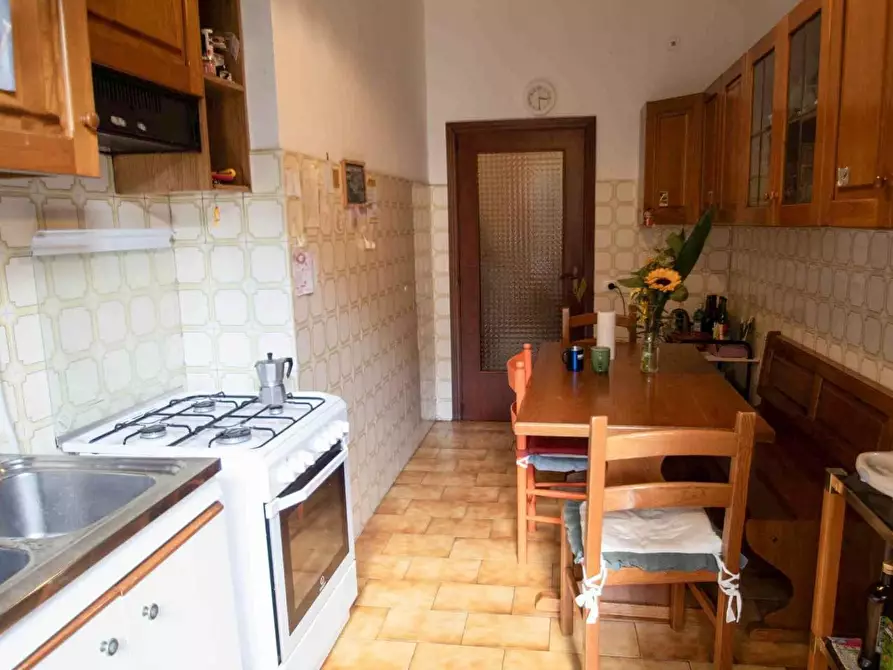 Immagine 4 di Appartamento in vendita  a Siena