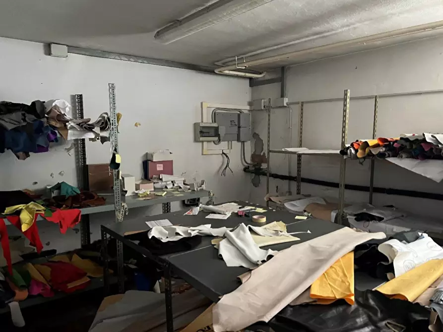 Immagine 6 di Ufficio in vendita  a Vigevano