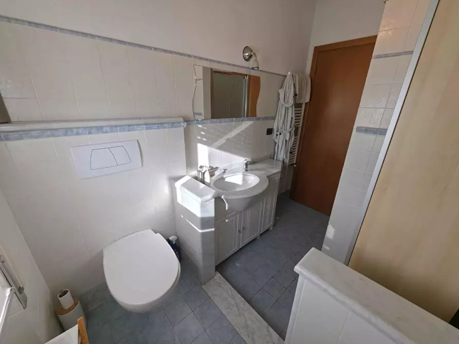 Immagine 21 di Appartamento in vendita  a Massa