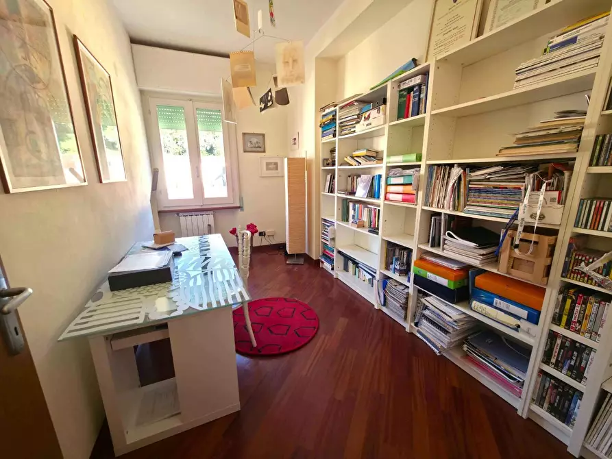 Immagine 13 di Appartamento in vendita  a Massa