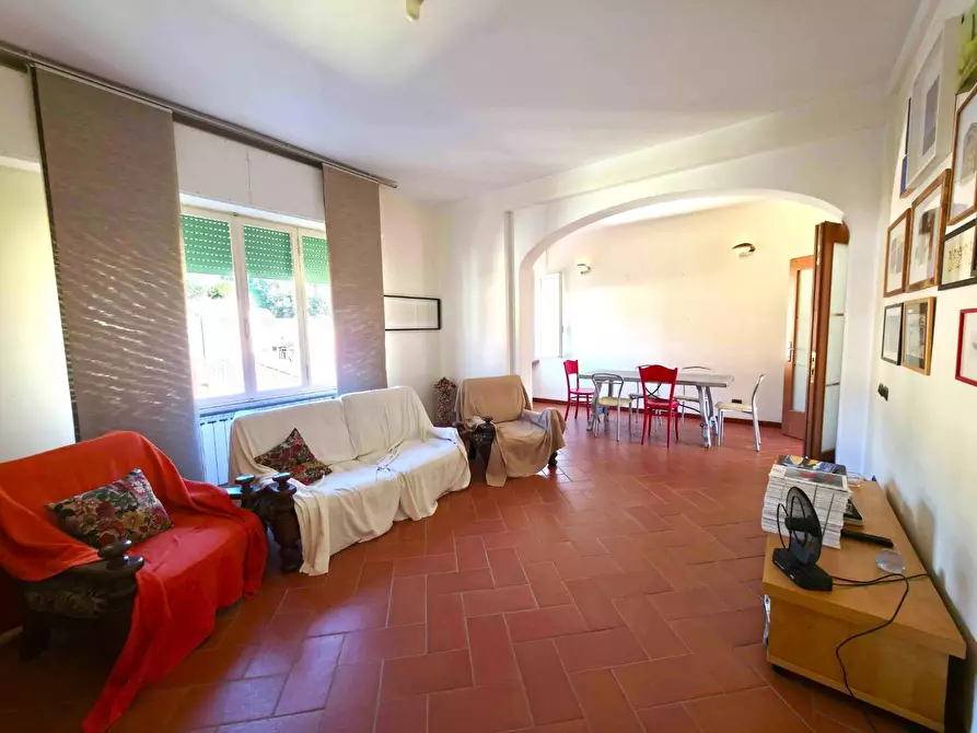 Immagine 2 di Appartamento in vendita  a Massa