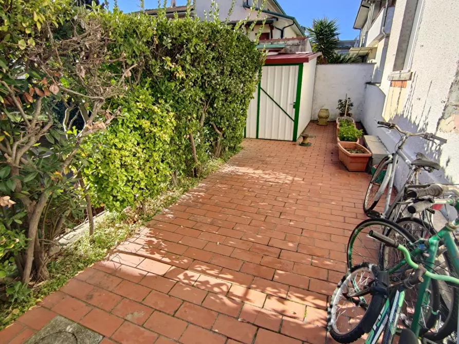 Immagine 38 di Casa semindipendente in vendita  a Viareggio