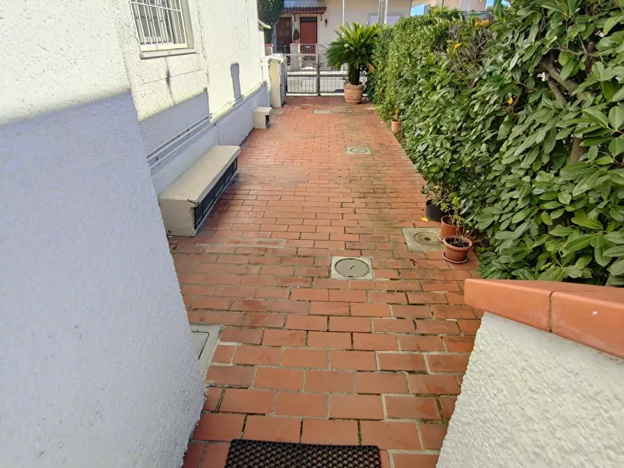 Immagine 36 di Casa semindipendente in vendita  a Viareggio