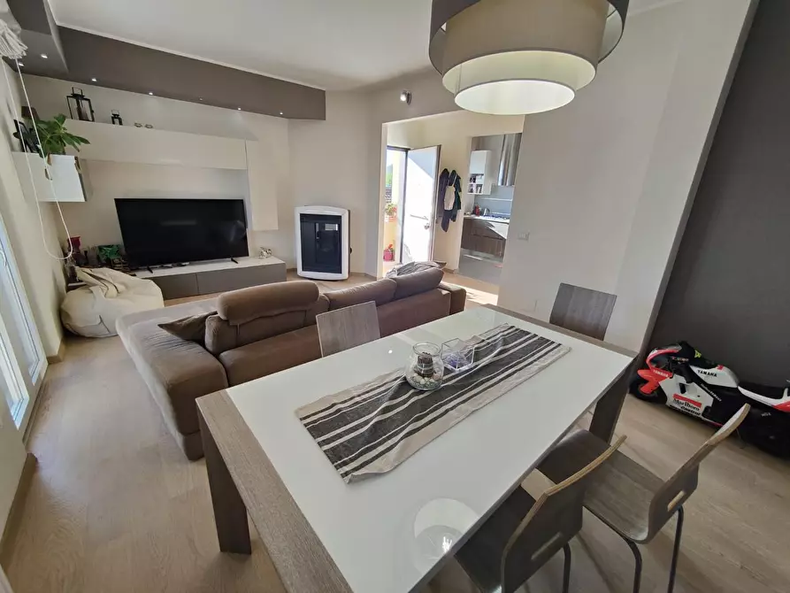 Immagine 2 di Casa semindipendente in vendita  a Viareggio