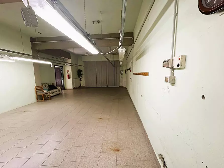 Immagine 11 di Locale commerciale in vendita  a Empoli