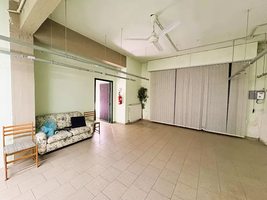 Immagine 1 di Locale commerciale in vendita  a Empoli