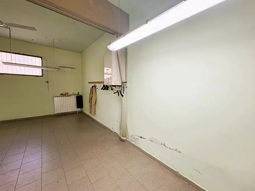Immagine 17 di Locale commerciale in vendita  a Empoli