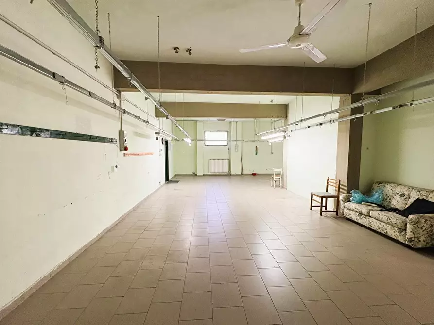 Immagine 6 di Locale commerciale in vendita  a Empoli