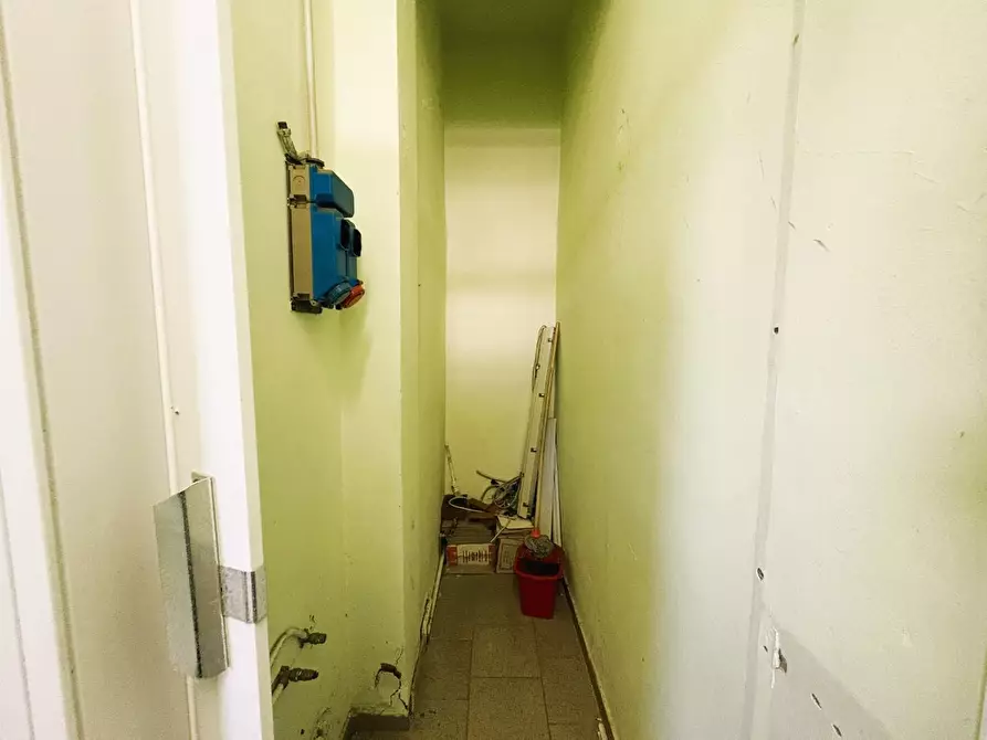 Immagine 9 di Locale commerciale in vendita  a Empoli