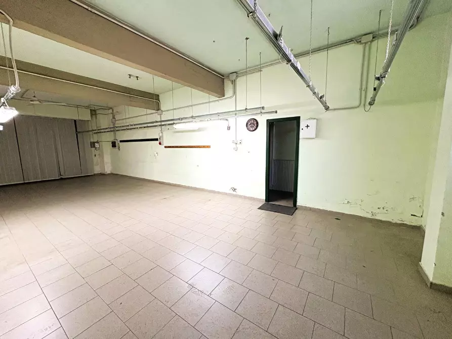 Immagine 5 di Locale commerciale in vendita  a Empoli