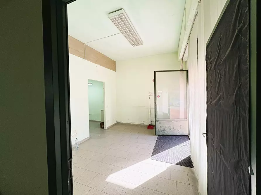 Immagine 14 di Locale commerciale in vendita  a Empoli