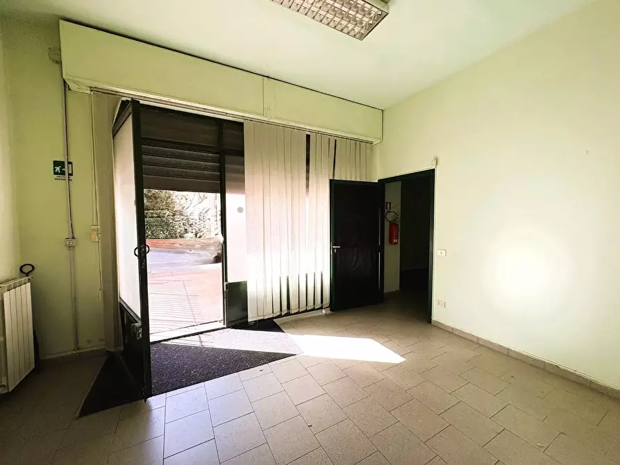 Immagine 8 di Locale commerciale in vendita  a Empoli
