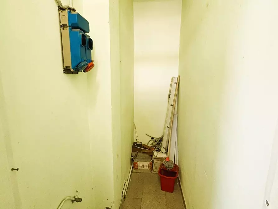 Immagine 15 di Locale commerciale in vendita  a Empoli