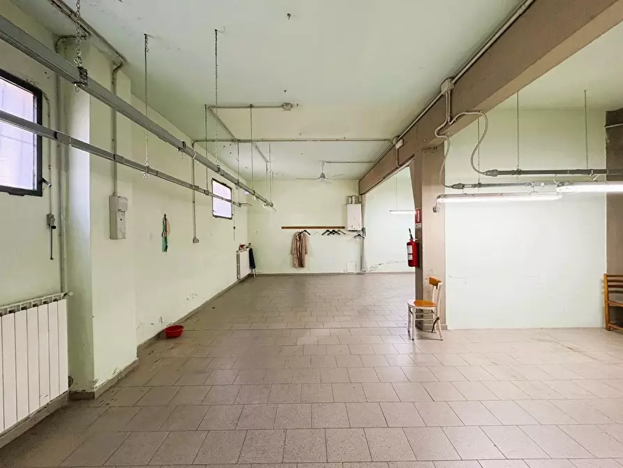 Immagine 3 di Locale commerciale in vendita  a Empoli