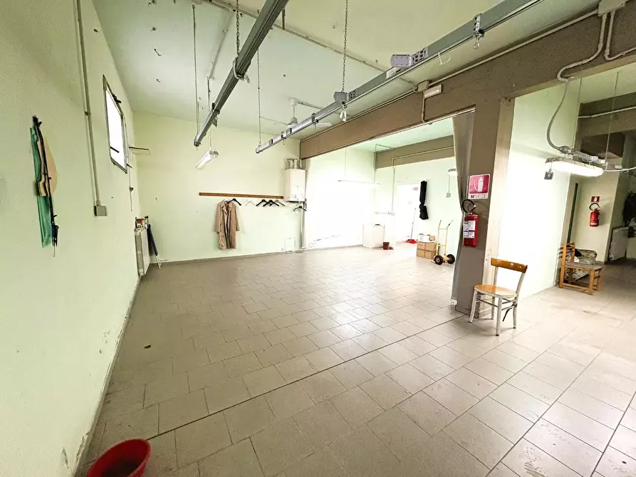 Immagine 13 di Locale commerciale in vendita  a Empoli