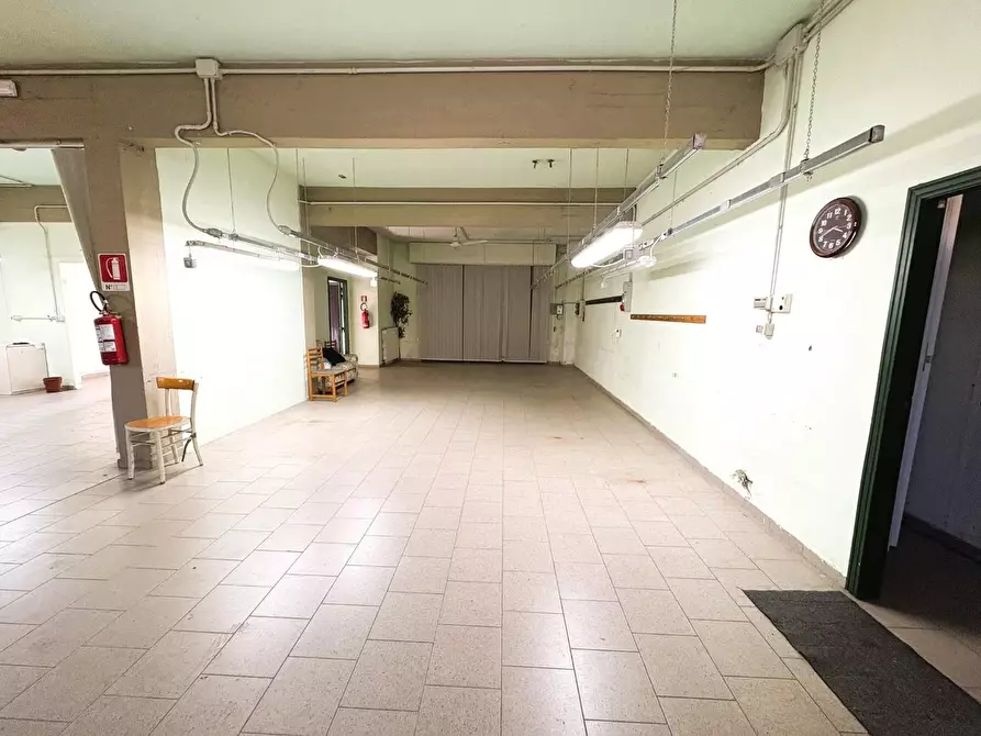 Immagine 12 di Locale commerciale in vendita  a Empoli