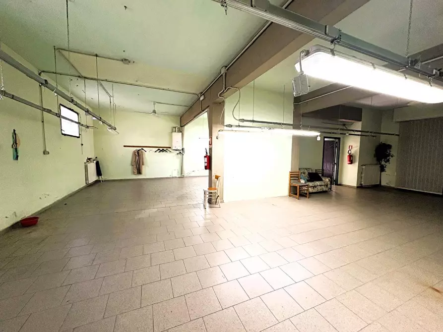 Immagine 4 di Locale commerciale in vendita  a Empoli