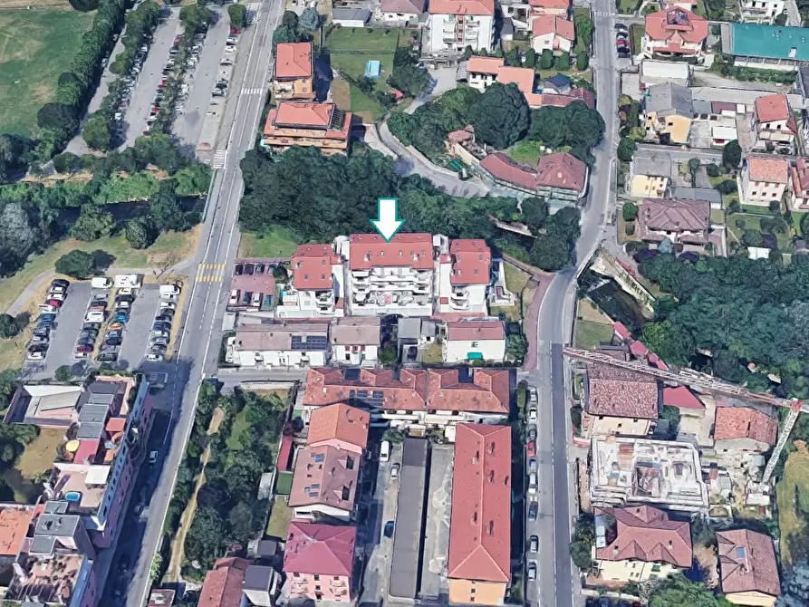 Immagine 3 di Garage in vendita  a Pessano Con Bornago