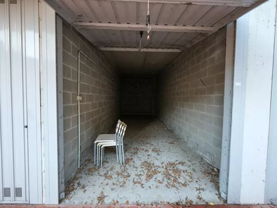 Immagine 2 di Garage in vendita  a Pessano Con Bornago