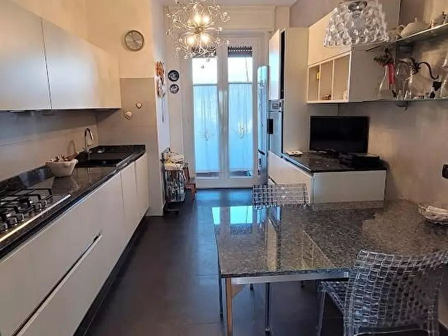 Immagine 12 di Appartamento in vendita  a Carrara