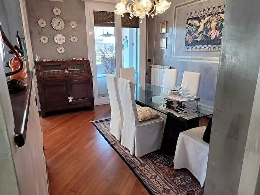 Immagine 9 di Appartamento in vendita  a Carrara