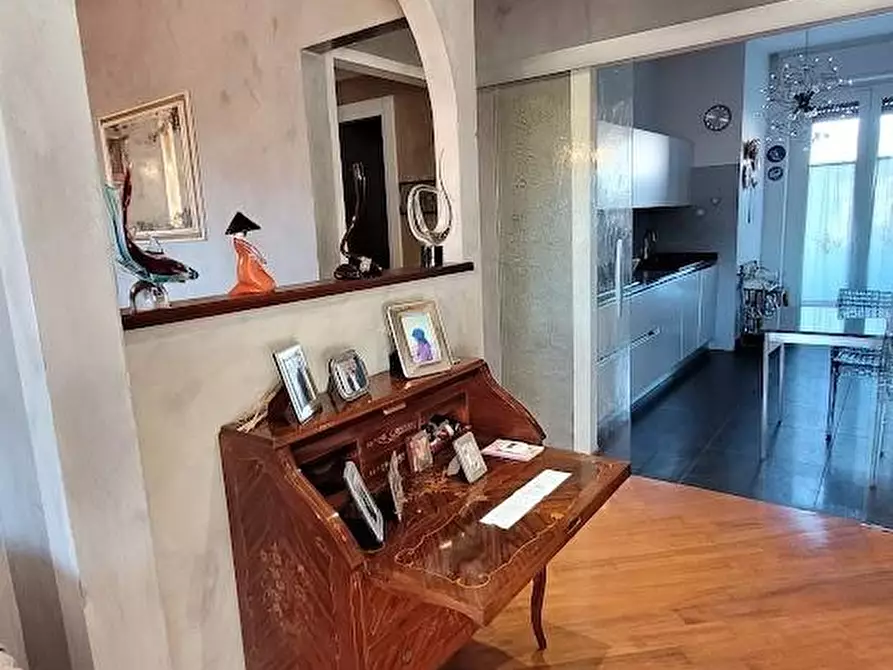 Immagine 10 di Appartamento in vendita  a Carrara