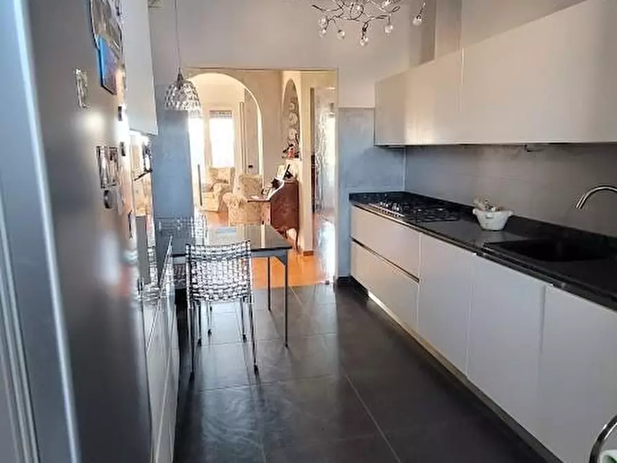 Immagine 17 di Appartamento in vendita  a Carrara