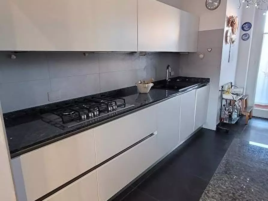 Immagine 15 di Appartamento in vendita  a Carrara