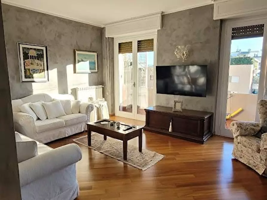 Immagine 1 di Appartamento in vendita  a Carrara