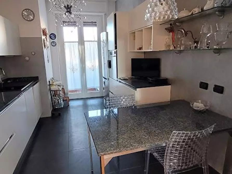 Immagine 11 di Appartamento in vendita  a Carrara